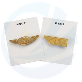 개인화 된 맞춤형 옷깃 핀 금속 아연 합금 금 브로치 금 브로치 다이 스탬핑 편지 로고 핀을 안전 핀을 갖춘 모자 옷을위한 로고 핀