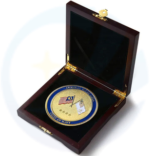 공장 제작 된 360도 회전 코인 골드 도금 금속 메달리온 에나멜 말레이시아 로고 기념품 동전이 나무 상자